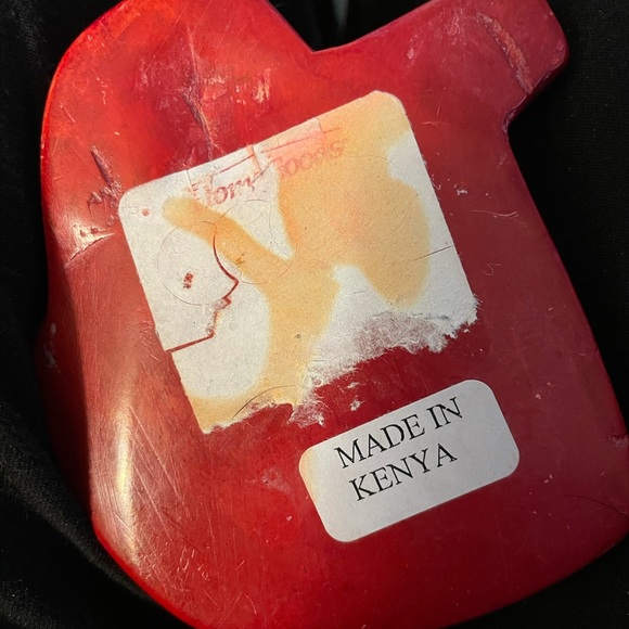 Two figures made on Kenya.. - Picture 4 of 4